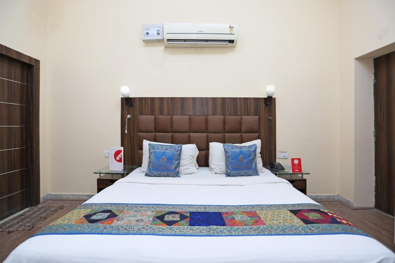 Oyo Flagship The Marc Blu Hotell Tājganj Exteriör bild
